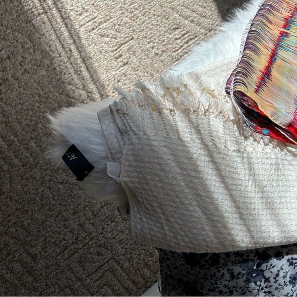 Assorted Scarves (5 Total) One NWT - Picture 3 of 7